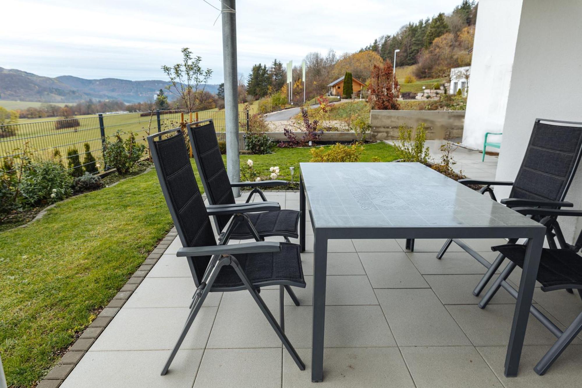 Atemberaubender Ausblick Mit Premium-Wanderwegen Vor Der Haustuer Apartamento Albstadt Exterior foto